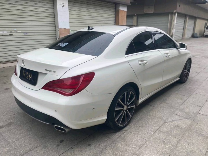 中山16年奔驰CLA8