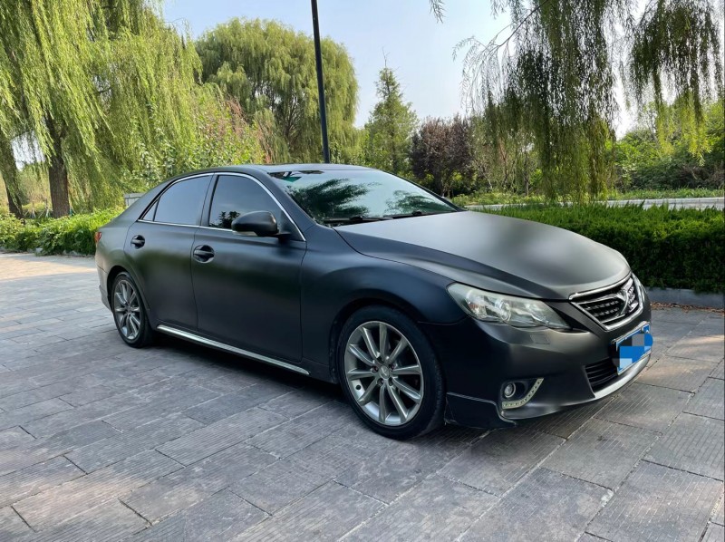 济宁13年丰田锐志3