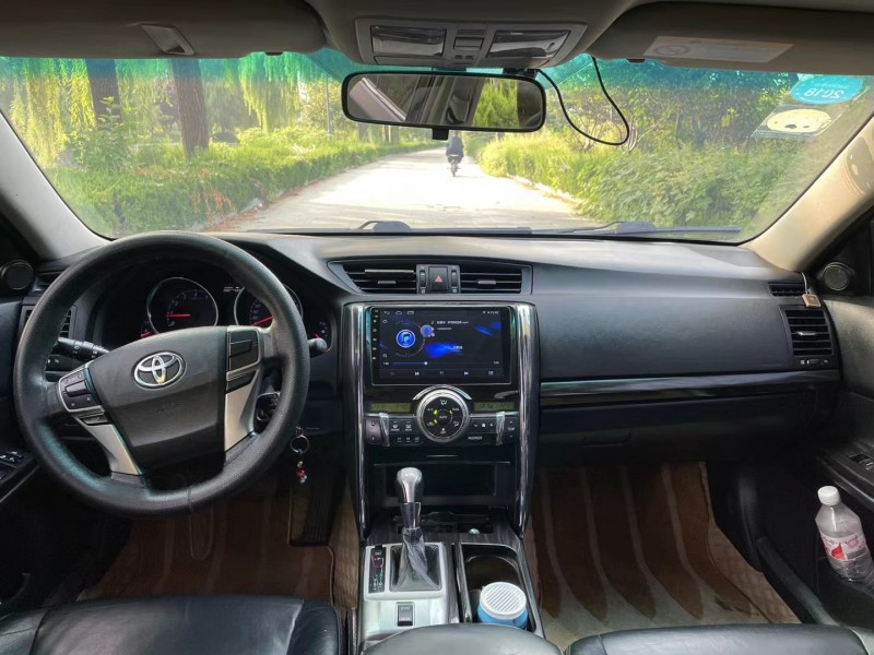 济宁13年丰田锐志6