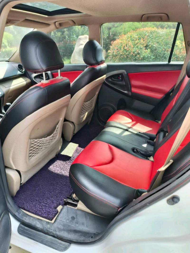 青岛13年丰田RAV44