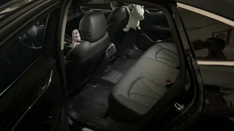 重庆21年别克君越3