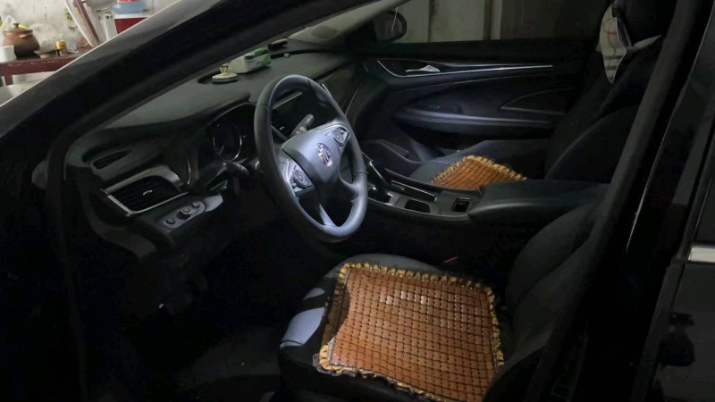 重庆21年别克君越4