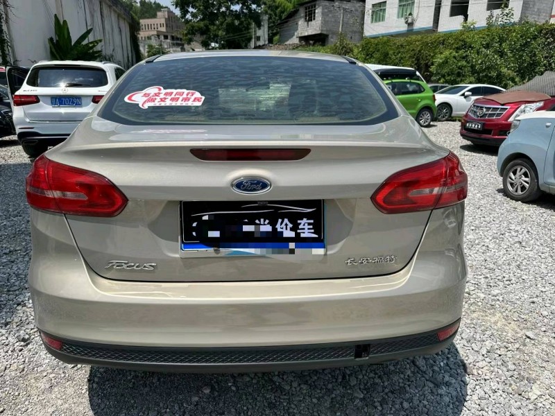 重庆16年福特福克斯6