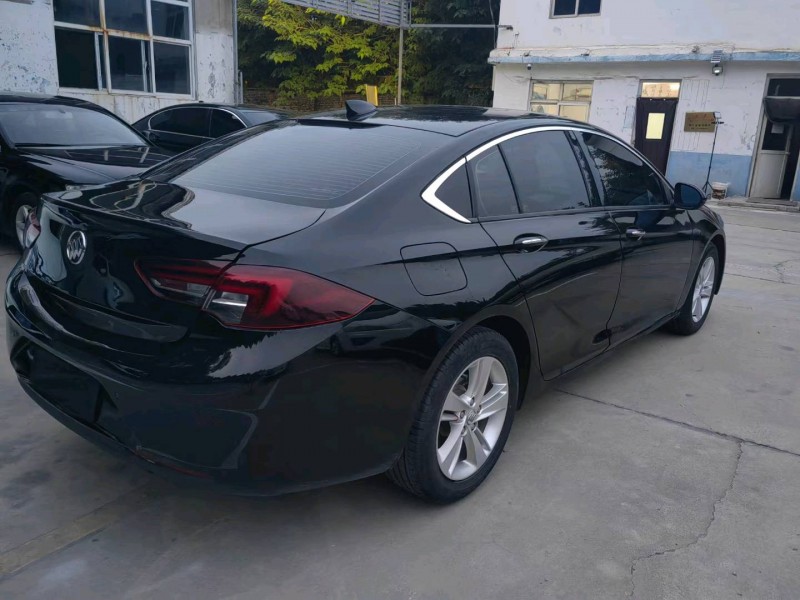 邢台19年别克君威8