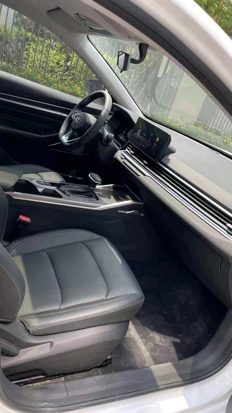 成都22年吉利帝豪9