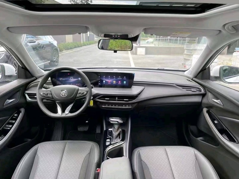 成都23年别克威朗8