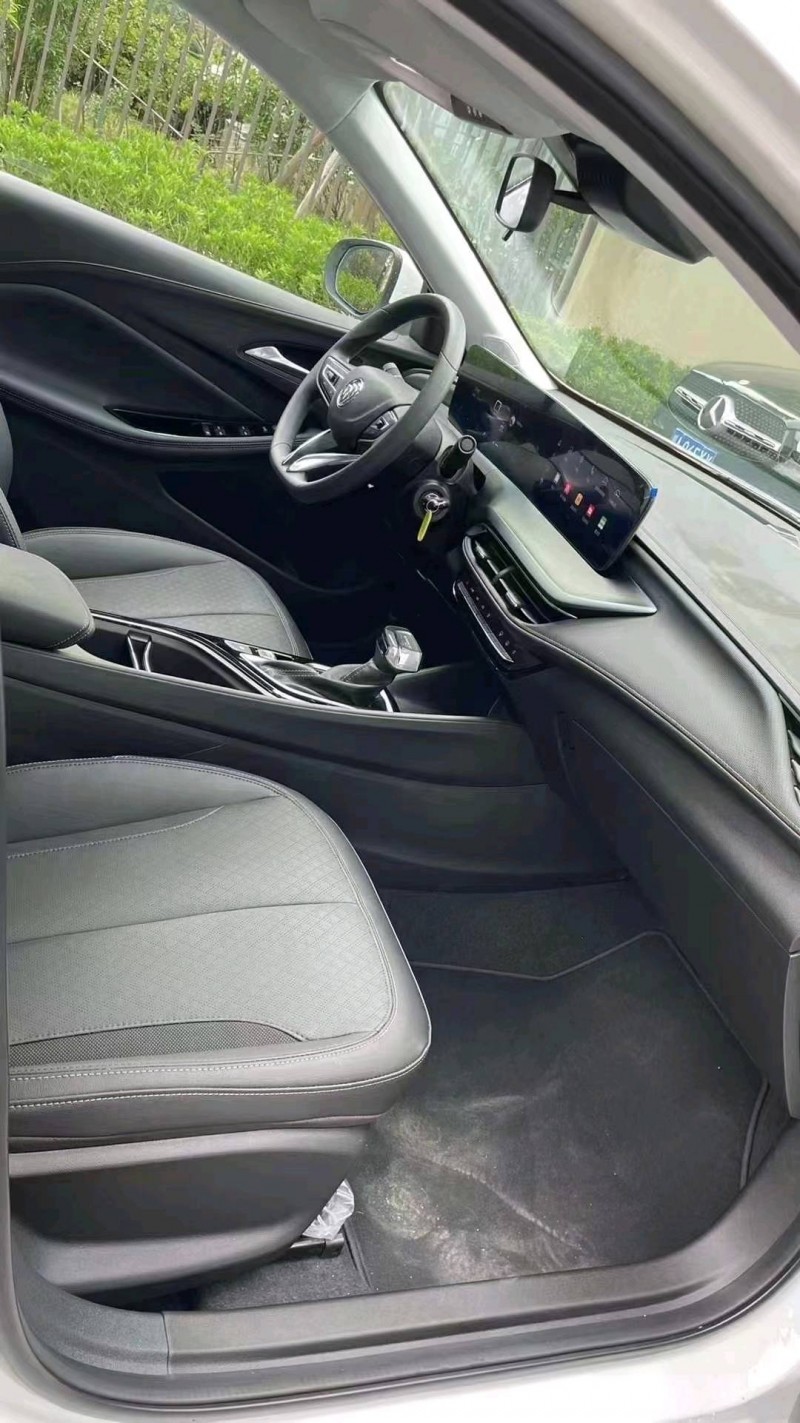 成都23年别克威朗9