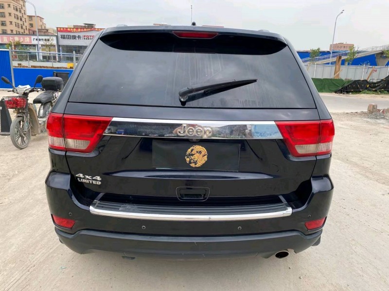 广州12年Jeep大切诺基9