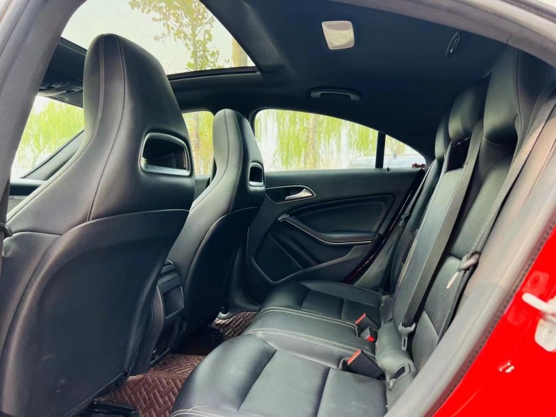 济宁17年奔驰CLA4