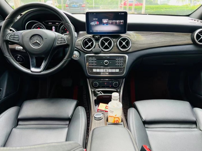 济宁17年奔驰CLA5