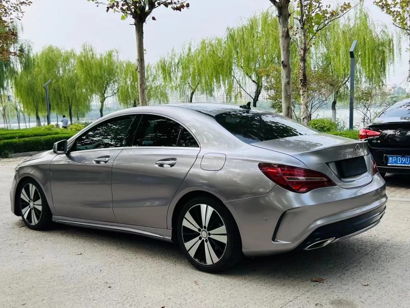 济宁17年奔驰CLA7