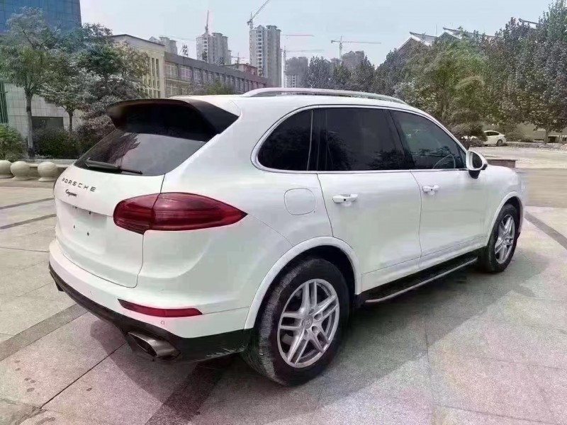 济宁17年保时捷卡宴4