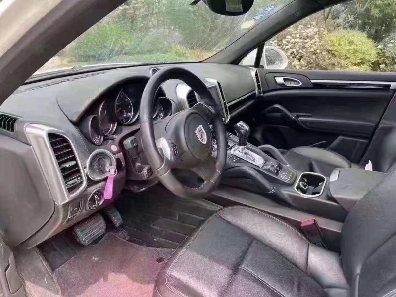 济宁17年保时捷卡宴5