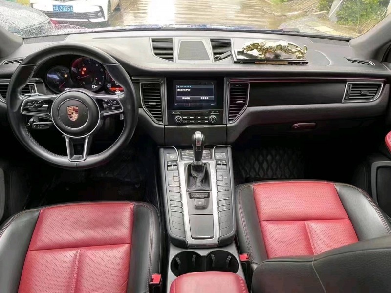 昆明18年保時捷Macan8