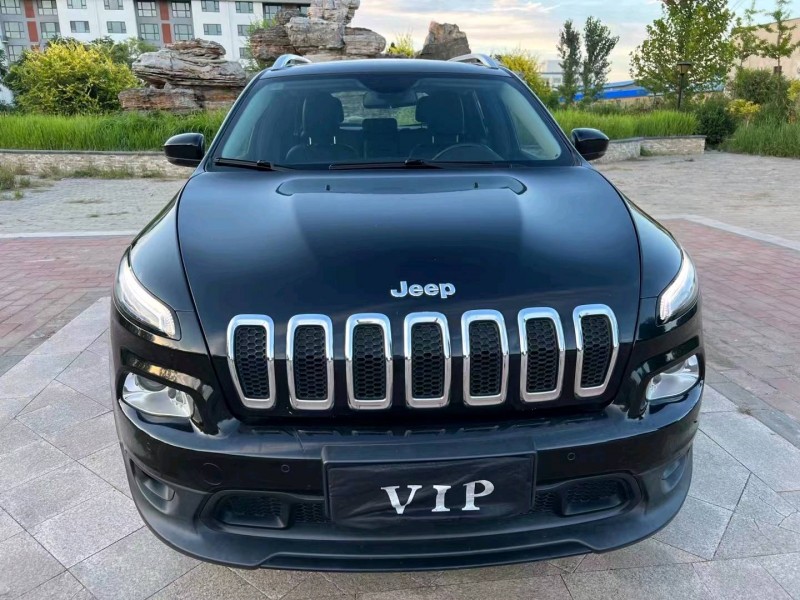 廊坊17年Jeep自由光1
