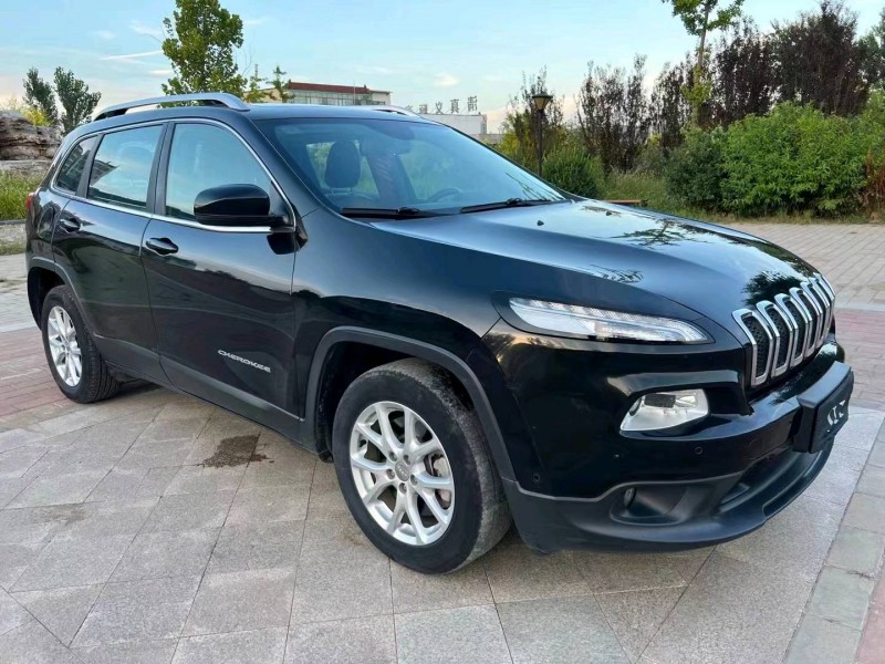 廊坊17年Jeep自由光3