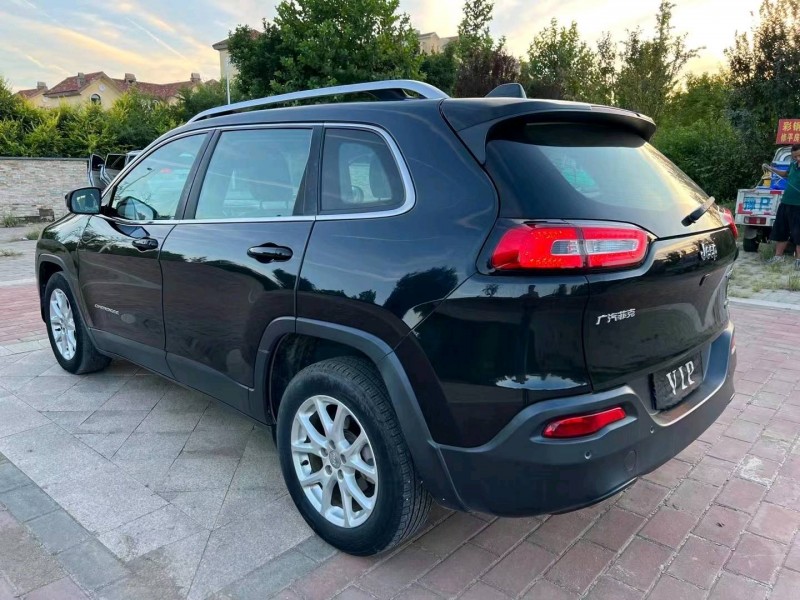 廊坊17年Jeep自由光4