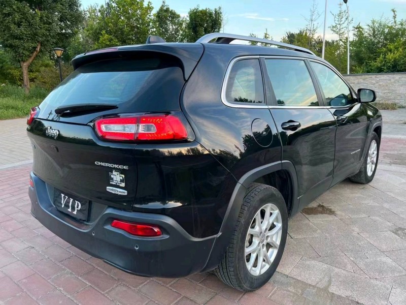 廊坊17年Jeep自由光5