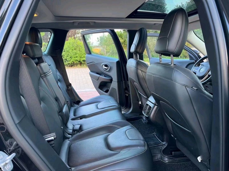 廊坊17年Jeep自由光7