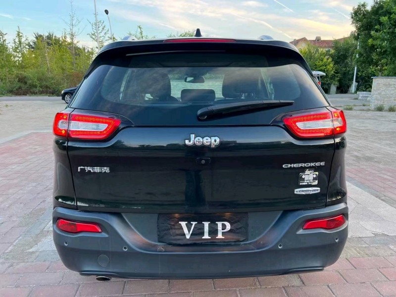 廊坊17年Jeep自由光9