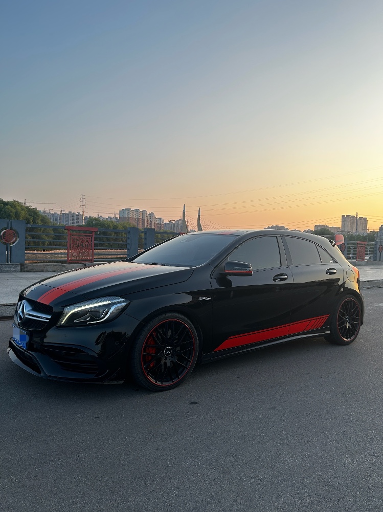 济南18年奔驰AMG4