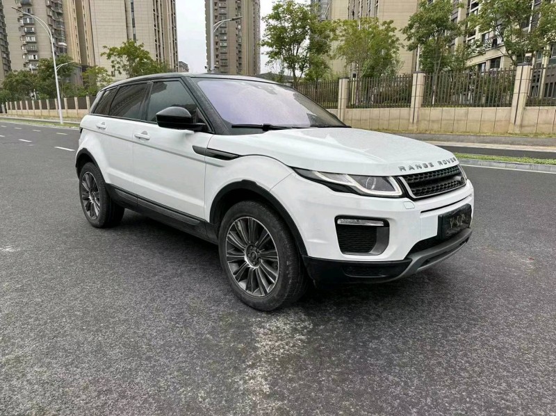 苏州19年路虎极光3