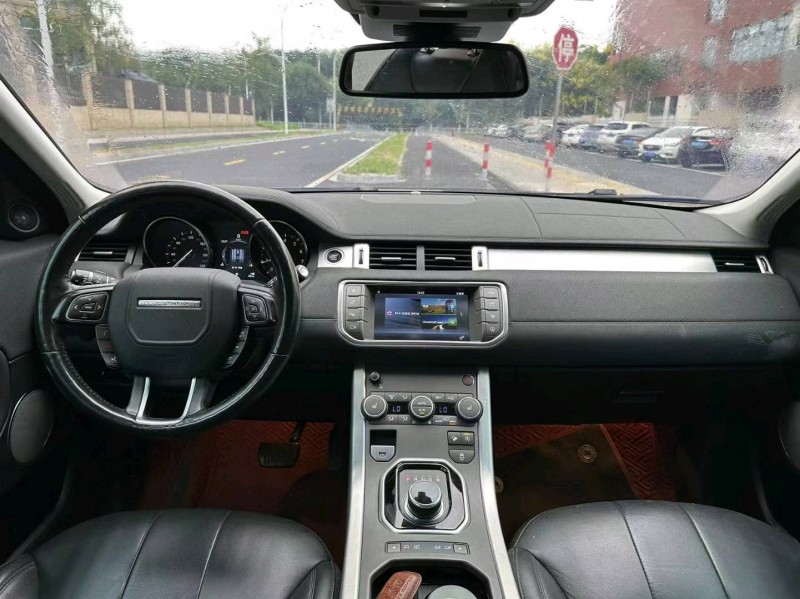 苏州19年路虎极光6