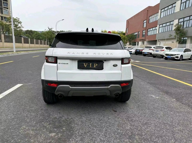 苏州19年路虎极光7