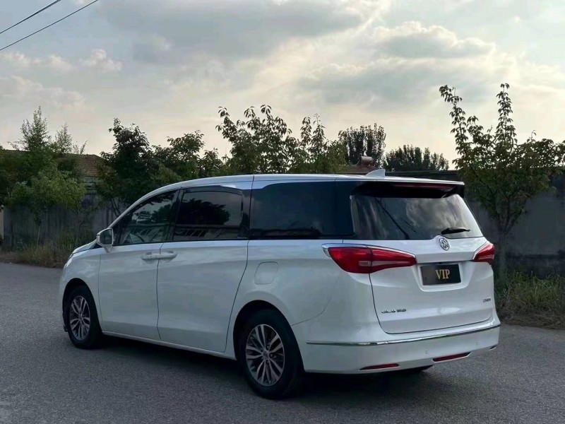 青岛18年别克GL84