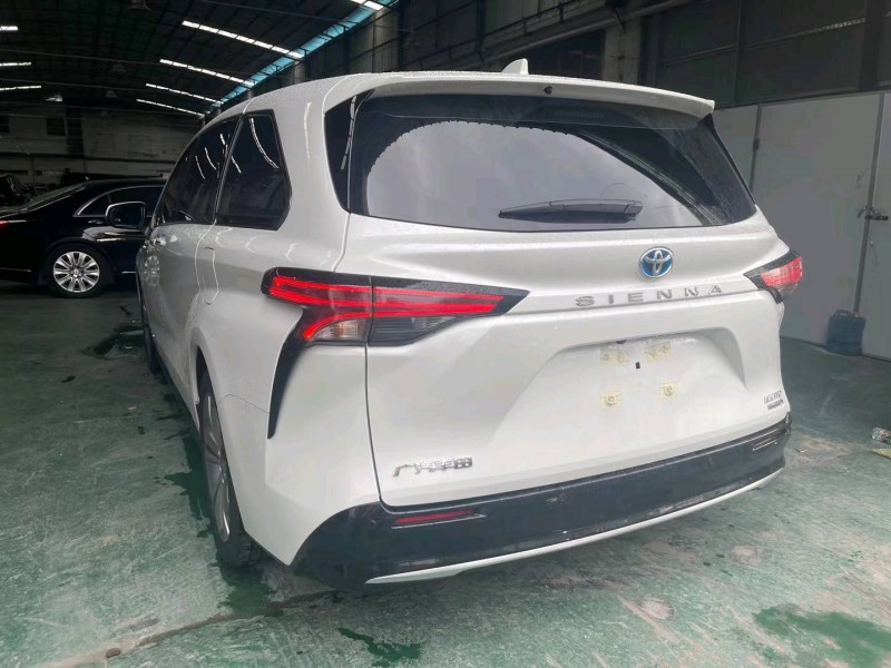 佛山23年丰田塞纳4