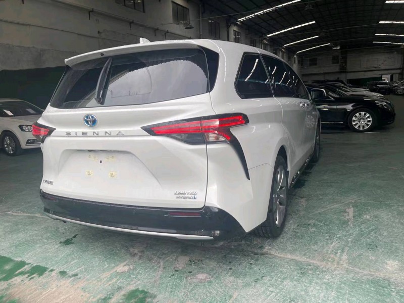 佛山23年丰田塞纳5