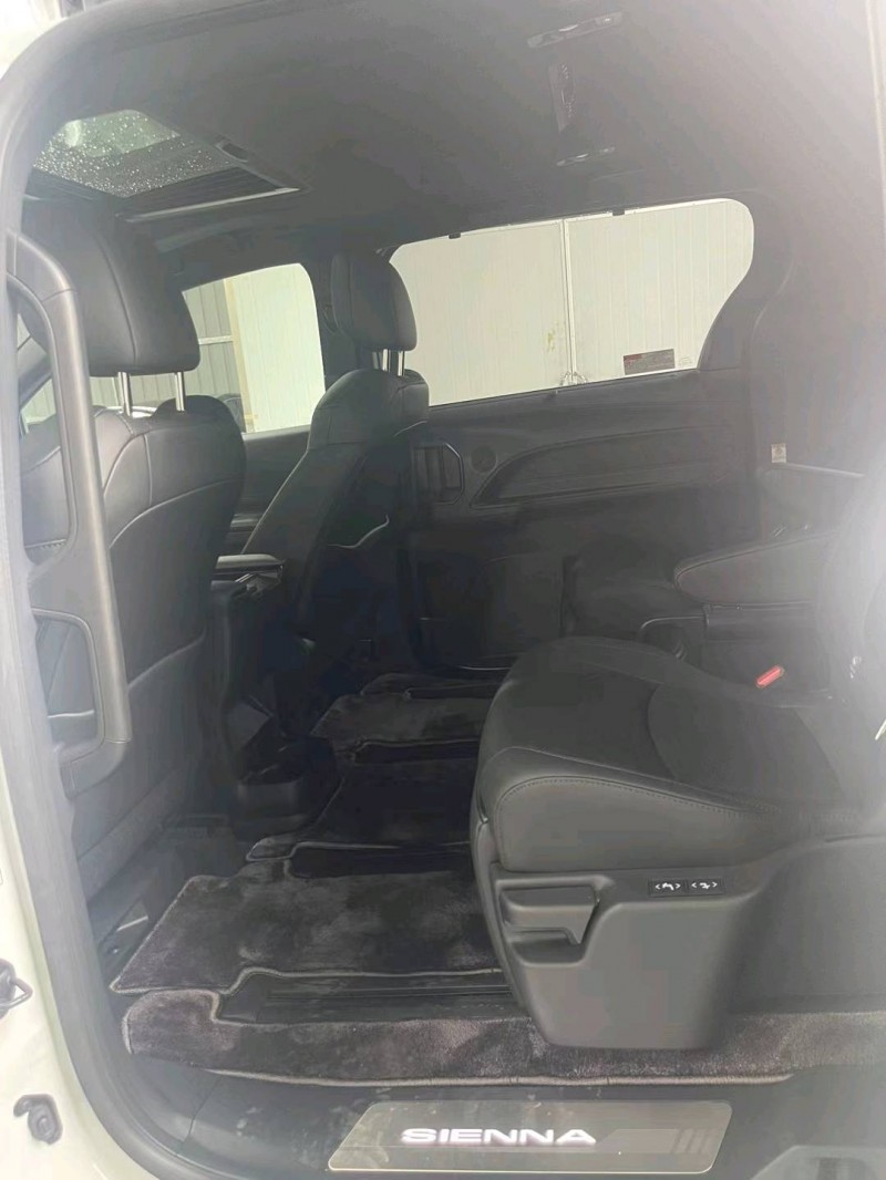 佛山23年丰田塞纳8