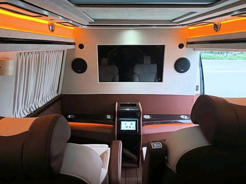 邯郸21年奔驰威霆7