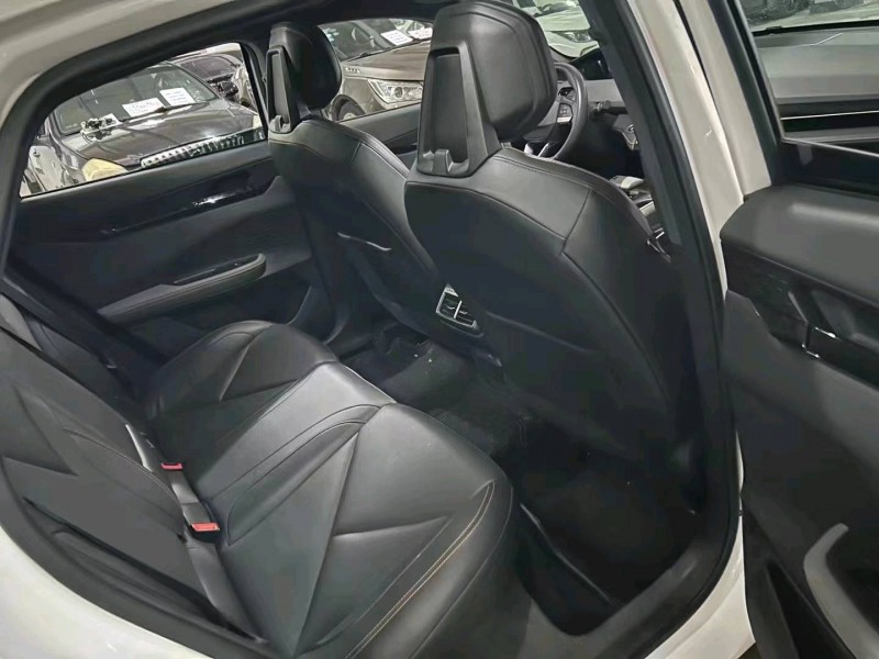 衡阳22年长安汽车UNI-V5