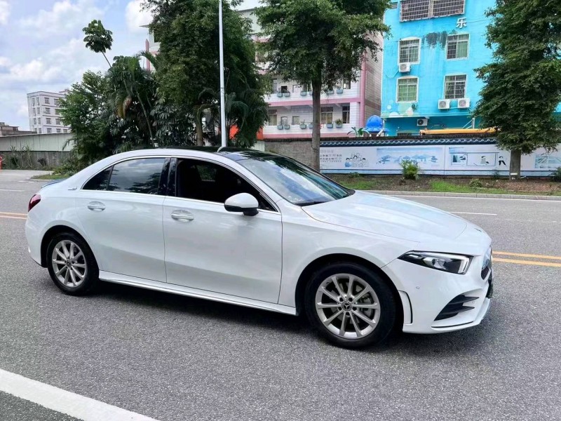珠海21年奔驰A2