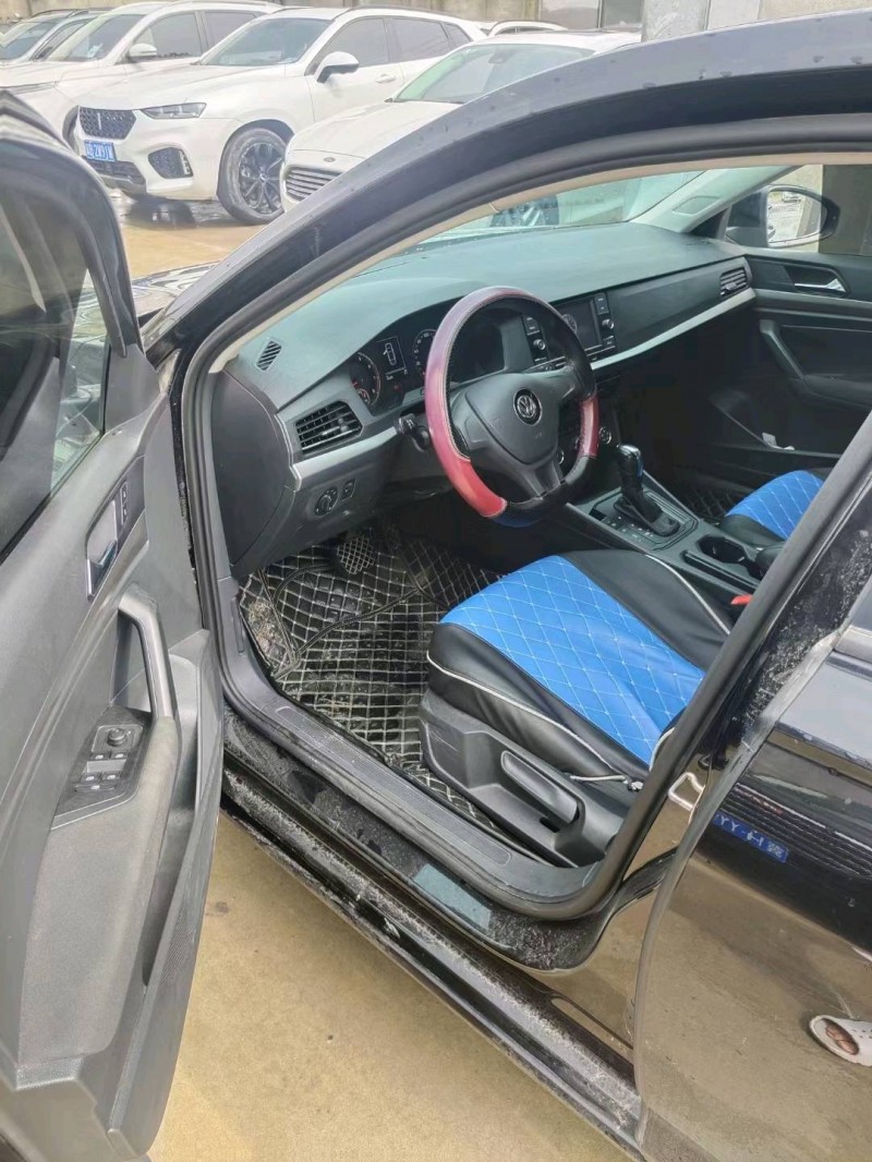 保定19年大众朗逸5