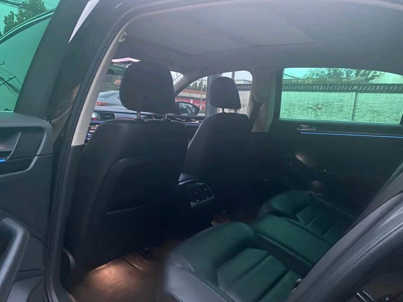 保定19年大众辉昂7