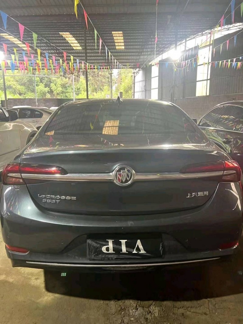 重庆21年别克君越3