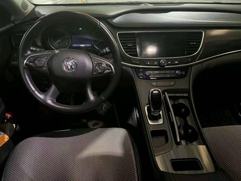 重庆21年别克君越5