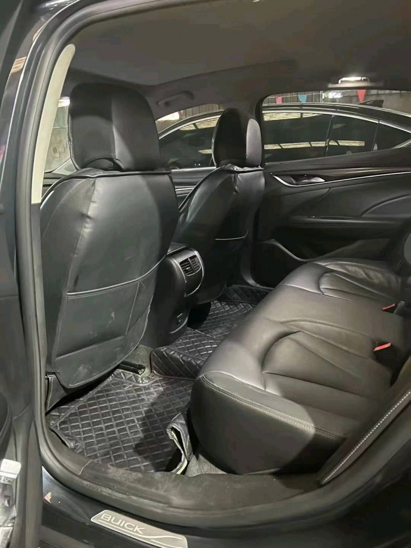 重庆21年别克君越6