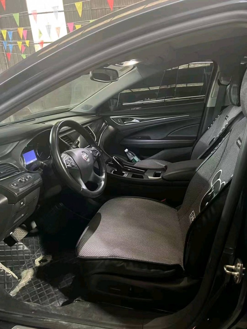 重庆21年别克君越7