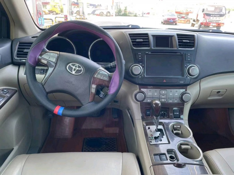 保定12年丰田汉兰达7