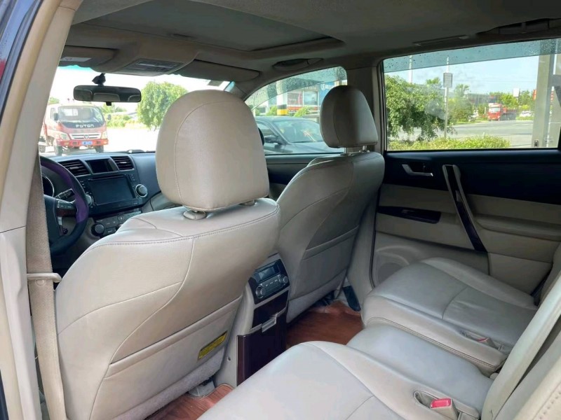 保定12年丰田汉兰达8