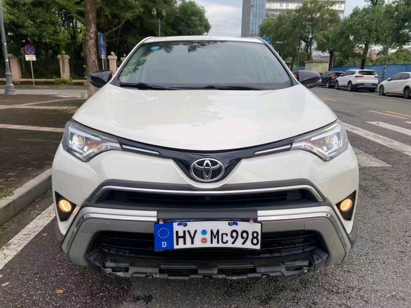 深圳19年丰田RAV4荣放1