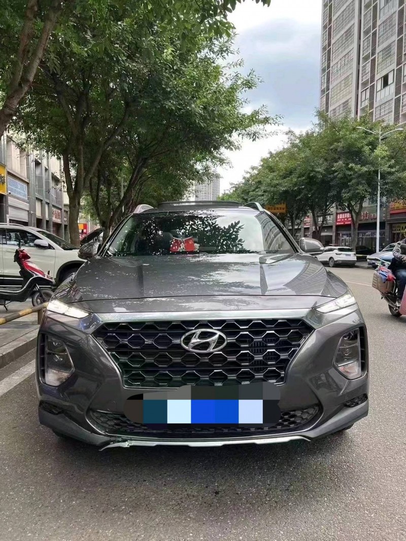 重庆21年现代新胜达1