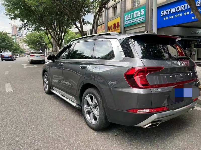 重庆21年现代新胜达4