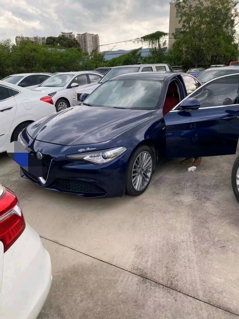 汕头19年阿尔法·罗密欧Giulia4