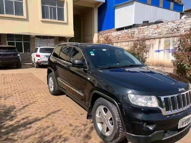 昭通12年Jeep大切諾基3
