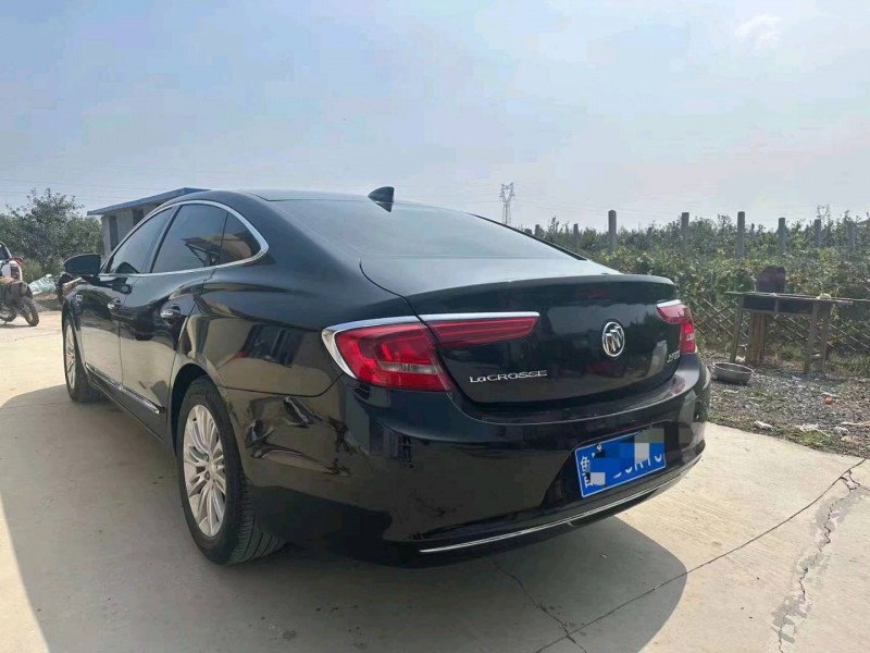 枣庄18年别克君越8