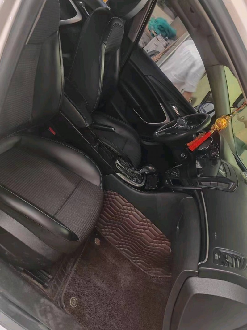 衡阳16年别克君威5